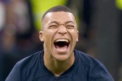 Phản ứng của Mbappe khi Kane đá hỏng phạt đền