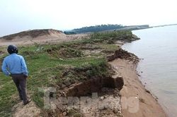 Không dám canh tác vì đất sản xuất... trôi sông