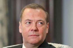Ông Dmitry Medvedev: 'Nga đang tăng cường sản xuất vũ khí uy lực mới'