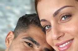 Người hùng ĐT Morocco & chuyện tình lạ với cô vợ hơn 12 tuổi