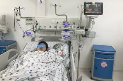 Kích hoạt báo động đỏ cứu sống nam sinh bị thương nặng do xe tải đâm