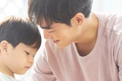 Đến nhà bạn trai, tôi sửng sốt khi biết anh đang chăm sóc 2 đứa nhỏ