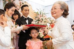 Khánh Thi xúc động khi được bà Phan Hiển tuyên bố danh phận sau 13 năm
