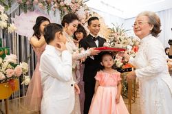 Khoảnh khắc xúc động trong lễ thành hôn của Khánh Thi - Phan Hiển