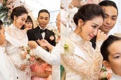 Khánh Thi bật khóc trong lễ ăn hỏi cùng Phan Hiển
