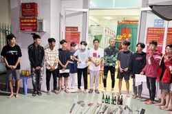 Choáng váng nhóm thanh thiếu niên sử dụng hung khí và bom xăng tự chế để giải quyết mâu thuẫn