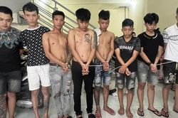 Rao tuyển 'việc nhẹ, lương cao' rồi ép làm nhân viên karaoke thoát y