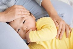 Mùa lạnh, trẻ thường dễ mắc những bệnh hô hấp gì?