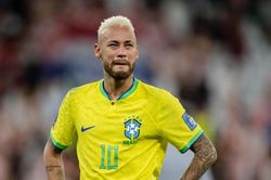 Neymar chưa hết đau đớn, viết tâm thư xúc động chia tay HLV