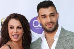 Bị đồn đoán hôn nhân lục đục vì đã lâu không đăng hình vợ, chồng Britney Spears lên tiếng