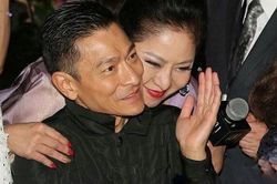 Đằng sau vụ cá cược giữa Lưu Đức Hoa và bà trùm showbiz Hong Kong
