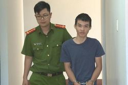 Con trai đâm chém cha trọng thương