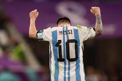 Messi gồng gánh hy vọng của người Argentina trong khủng hoảng