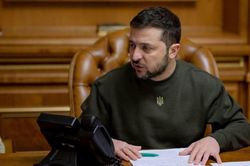 Ông Zelensky nêu 3 bước tiến tới hòa bình, Nga 'kiểm soát một nửa Donetsk'