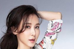 Chiêm ngưỡng nhan sắc đỉnh cao của hai mỹ nhân Hoa ngữ ở tuổi U60