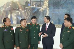 Chủ tịch UBND tỉnh Trịnh Xuân Trường tiếp xã giao Đoàn đại biểu Bộ Chỉ huy Quân sự tỉnh Bò Kẹo (Lào)