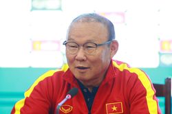 Bị chê bảo thủ, HLV Park Hang Seo đáp trả