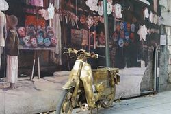 Phố bích họa Phùng Hưng, nơi check in nổi tiếng Hà Nội phai màu, xuống cấp