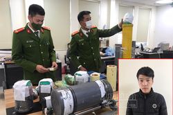 Thanh niên tự chế pháo hoa nổ mang ra trước cổng nhà đốt chơi, bị công an bắt