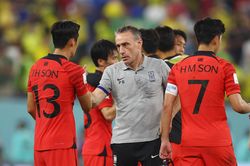 Câu hỏi lớn về các HLV ngoại tại World Cup