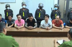Bắt băng giang hồ trang bị súng đạn, cầm đầu đường dây đánh bạc tại TPHCM