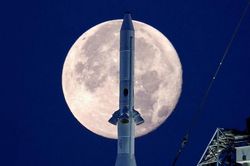 Những hình ảnh Mặt Trăng đẹp 'rụng tim' trong năm 2022
