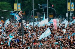 Người Argentina chờ ngày Messi nhảy điệu tango ở World Cup