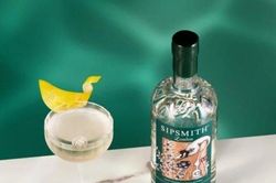 Trải nghiệm rượu Gin đặc trưng của London, phục vụ từ xe đẩy gỗ