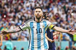 Messi rực sáng như vị thần, Argentina đè bẹp Croatia vào chung kết