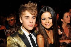 Selena Gomez ẩn ý thừa nhận nguyên nhân sức khỏe bất ổn là vì yêu Justin Bieber?