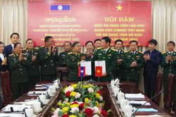 Hội đàm giữa Bộ CHQS tỉnh Lào Cai và Bộ CHQS tỉnh Bò Kẹo