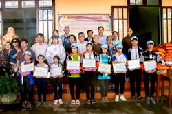 Trao quà đến học sinh, gia đình khó khăn tại xã Đắk Drô (Đắk Nông)
