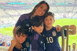 Điều đầu tiên Messi nghĩ tới sau màn tỏa sáng rực rỡ giúp Argentina vào chung kết khiến ai cũng cảm động
