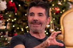 Phản ứng của Simon Cowell khi bị chê gương mặt khác lạ