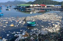 Khánh Hòa: Tràn ngập rác thải bẩn ở vùng biển đảo Bình Ba
