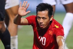 Tuyển Việt Nam dự AFF Cup 2022: Văn Quyết được chọn, Đức Chinh bị loại