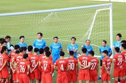 Ông Park loại Hà Đức Chinh