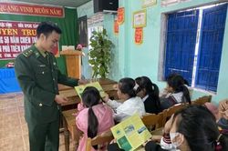 Chính trị - Xã hội Chính trị - Xã hội Tuyên truyền về Chiến dịch Phòng không 12 ngày đêm
