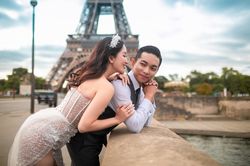Khánh Thi tiết lộ thời hay khóc vì không có tiền, lầm lũi đi làm từ sáng đến tối