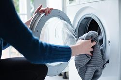 Trường giặt quần áo cho học sinh khó khăn