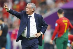 HLV Bồ Đào Nha bị sa thải vì bất đồng với Ronaldo