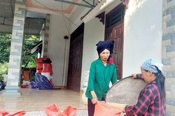 Người dân ở bản Sinh Tàn giàu lên nhờ kinh tế rừng