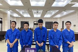 Lãnh án vì đánh người hôn lên tay bạn gái