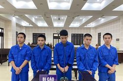 Bạn gái bị sàm sỡ, thanh niên rủ đồng bọn trả thù
