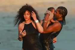 Hình ảnh đầu tiên của con trai Rihanna được hé lộ