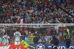 Tranh cãi quả penalty giúp Messi lập kỷ lục World Cup