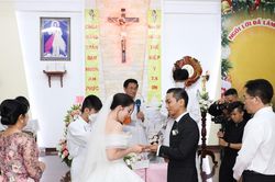 Khánh Thi học tất cả giáo lí để được làm lễ cưới tại Nhà thờ
