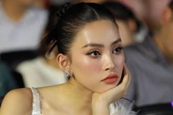 Gương mặt bất chấp mọi góc ảnh của Trần Tiểu Vy