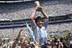 Chuyện kỳ lạ về viên chức trốn việc tới chung kết World Cup, 'bất tử' cùng Maradona và mơ cõng Messi