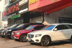 Xe sang cũ giá 1 tỷ ế không ai mua, người bán sốt ruột sợ chôn vốn